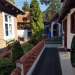 etno ambijent dvorišta doma za stare avalska oaza
